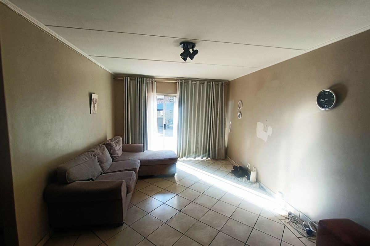 Apartment For Sale in Rooihuiskraal North - Photo 3