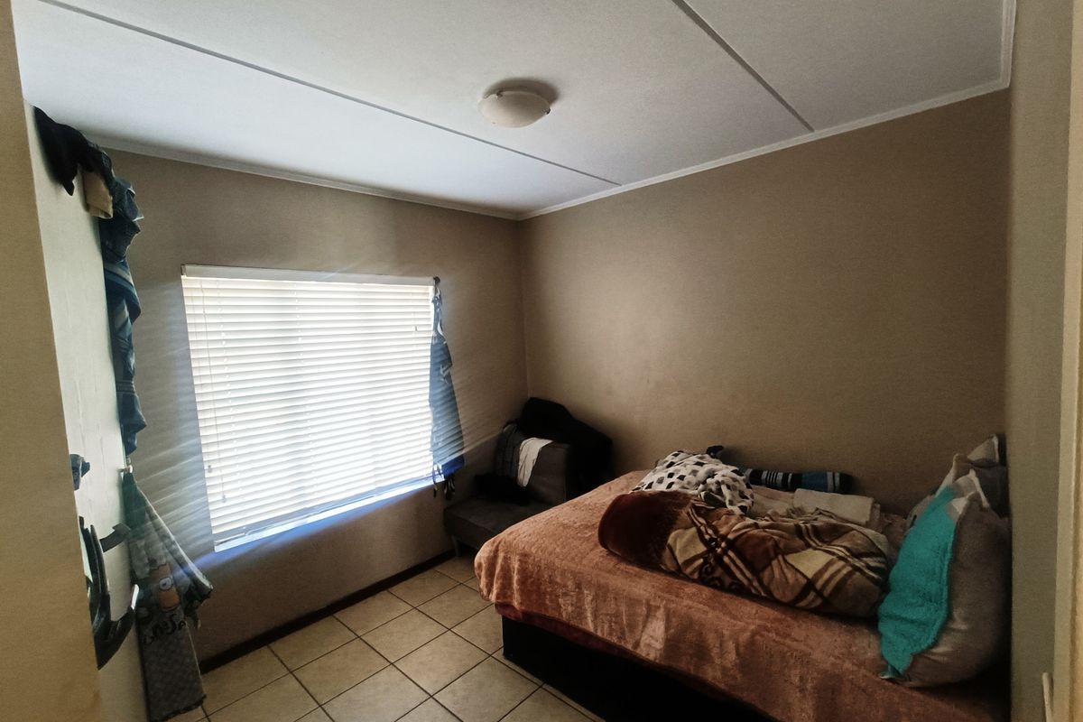 Apartment For Sale in Rooihuiskraal North - Photo 4