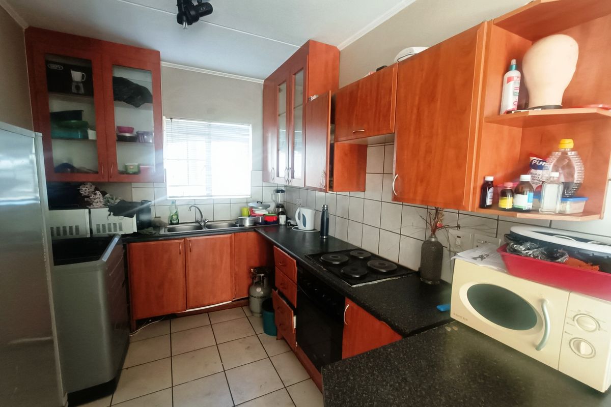 Apartment For Sale in Rooihuiskraal North - Photo 5