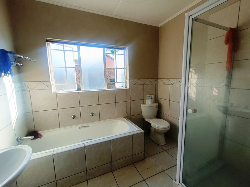 Apartment For Sale in Rooihuiskraal North - Photo 8