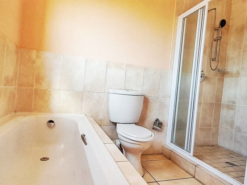 Townhouse For Sale in Ormonde View - Photo 8