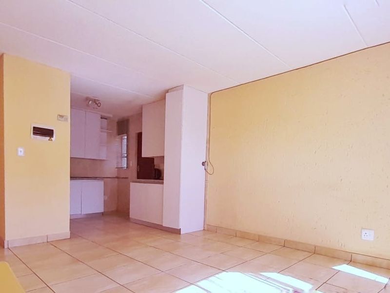 Townhouse For Sale in Ormonde View - Photo 7