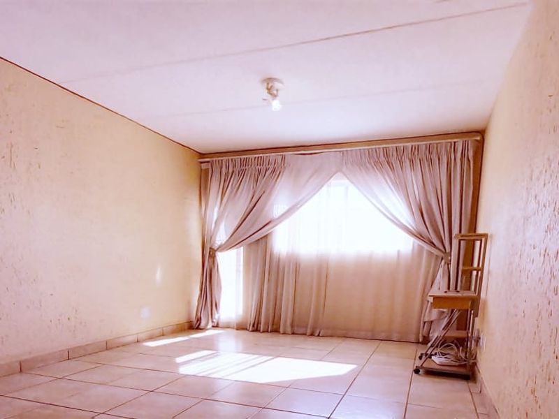 Townhouse For Sale in Ormonde View - Photo 6