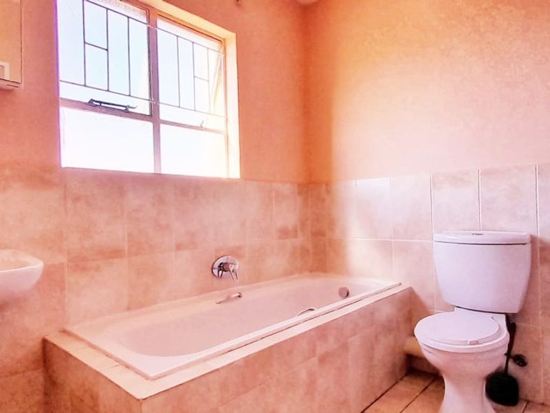 Townhouse For Sale in Ormonde View - Photo 9