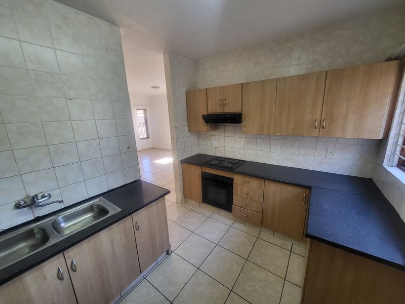 Townhouse For Sale in Aloe Ridge - Photo 7