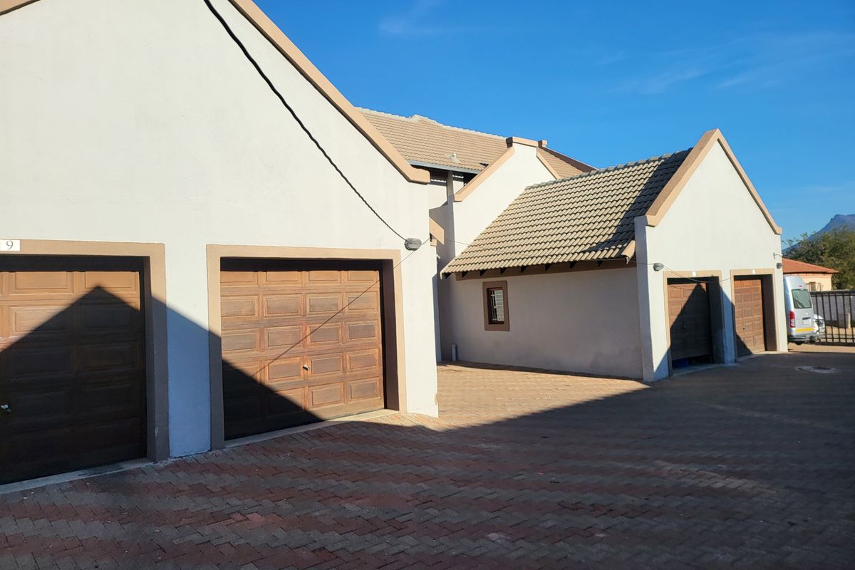 Townhouse For Sale in Aloe Ridge - Photo 5