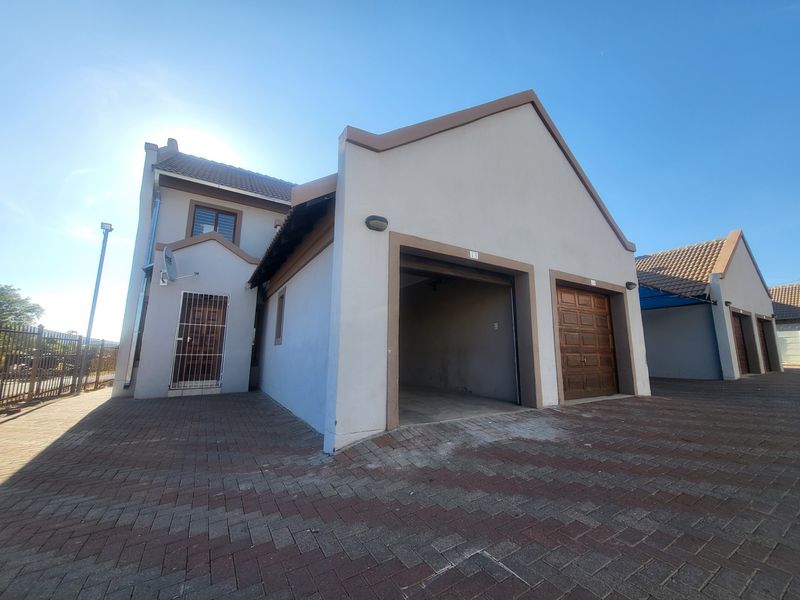 Townhouse For Sale in Aloe Ridge - Photo 3