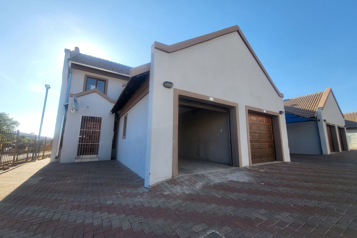 Townhouse For Sale in Aloe Ridge - Photo 3