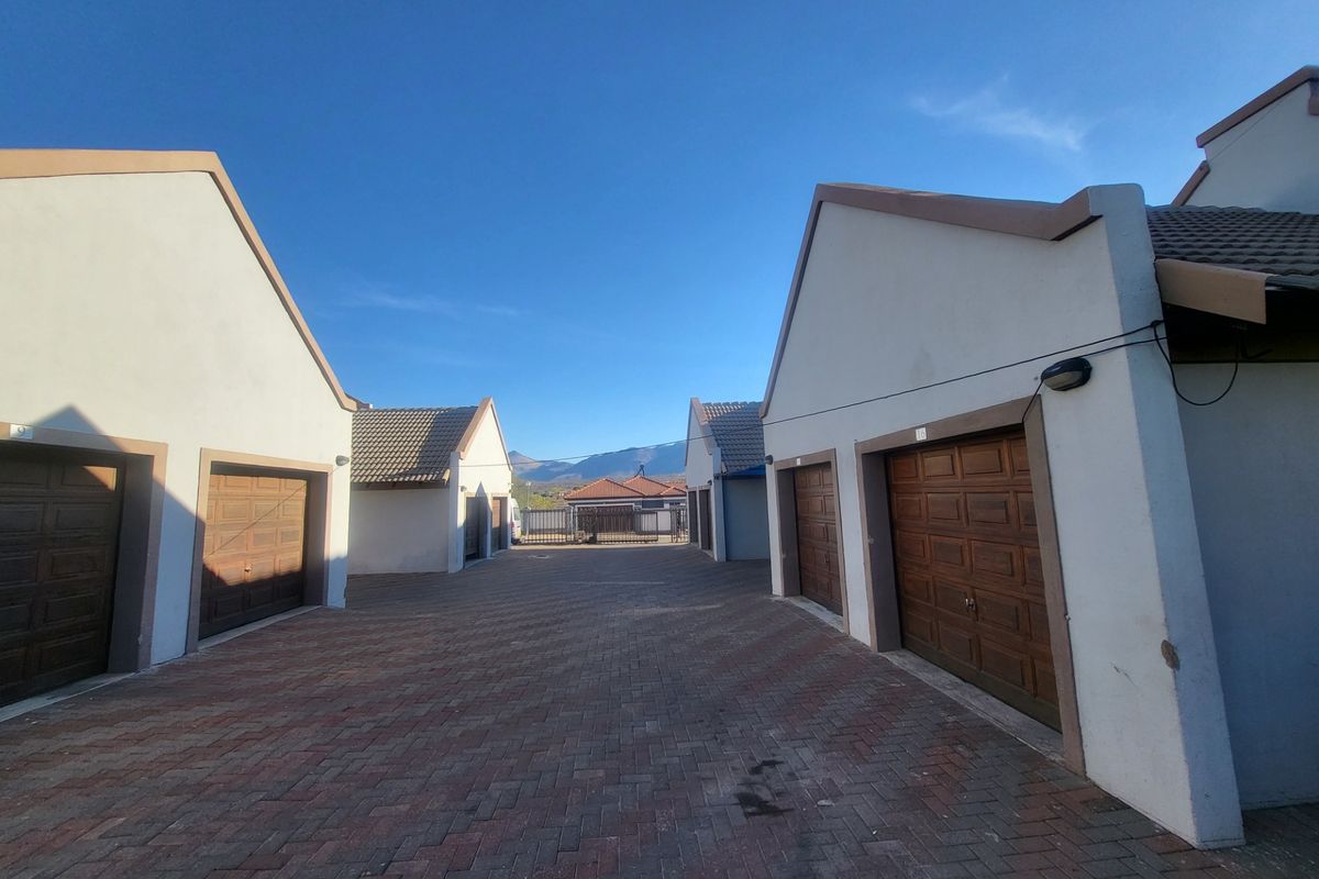Townhouse For Sale in Aloe Ridge - Photo 4