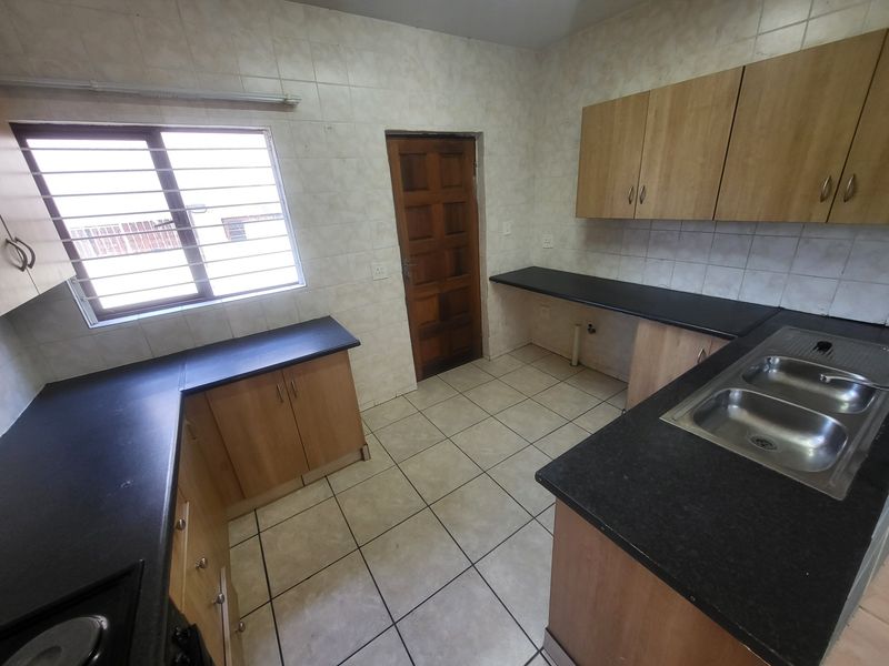 Townhouse For Sale in Aloe Ridge - Photo 8