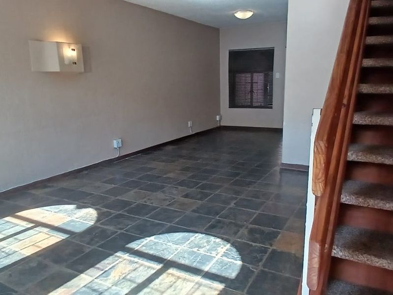 Townhouse For Sale in Kilner Park - Photo 10