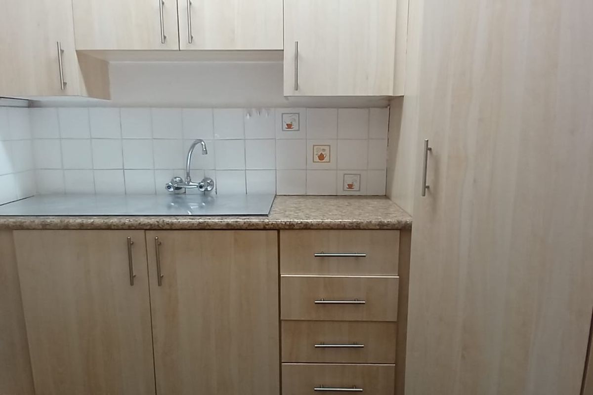 Townhouse For Sale in Kilner Park - Photo 4