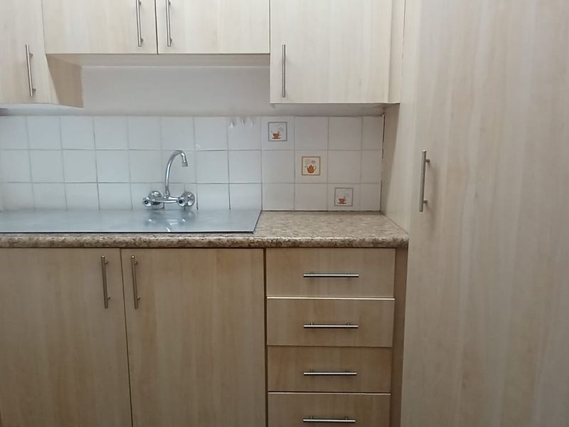 Townhouse For Sale in Kilner Park - Photo 4