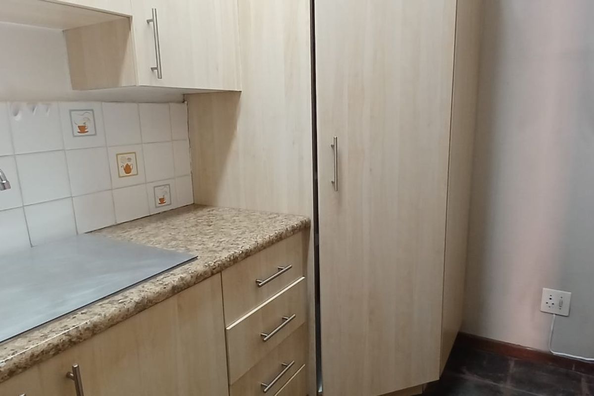 Townhouse For Sale in Kilner Park - Photo 5