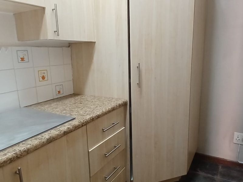 Townhouse For Sale in Kilner Park - Photo 5