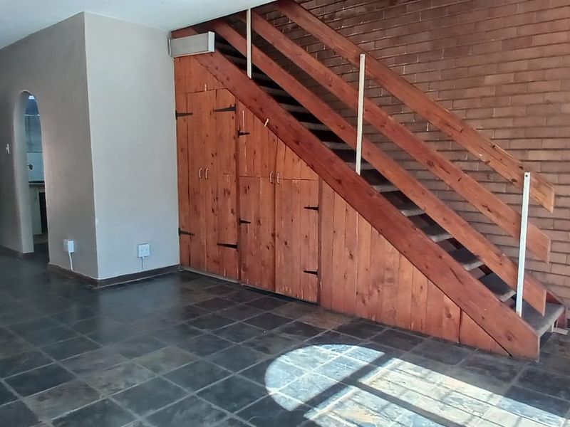 Townhouse For Sale in Kilner Park - Photo 8