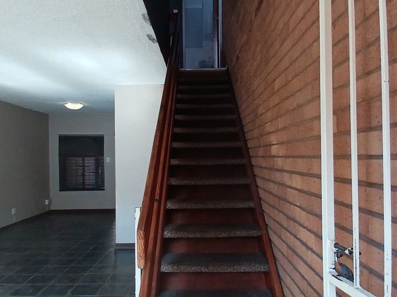 Townhouse For Sale in Kilner Park - Photo 9