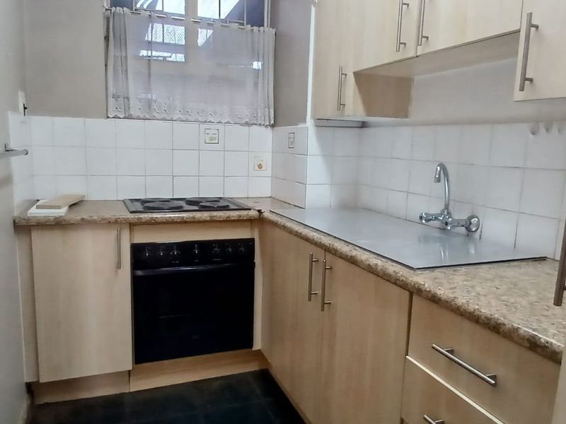 Townhouse For Sale in Kilner Park - Photo 3