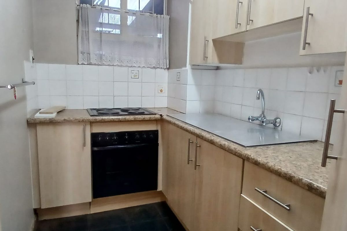 Townhouse For Sale in Kilner Park - Photo 3