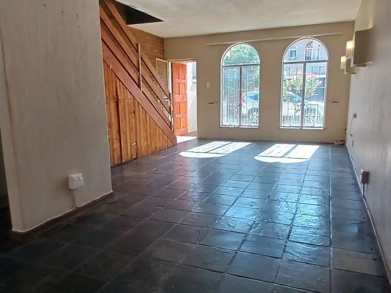 Townhouse For Sale in Kilner Park - Photo 2