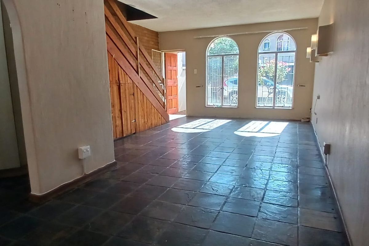 Townhouse For Sale in Kilner Park - Photo 2