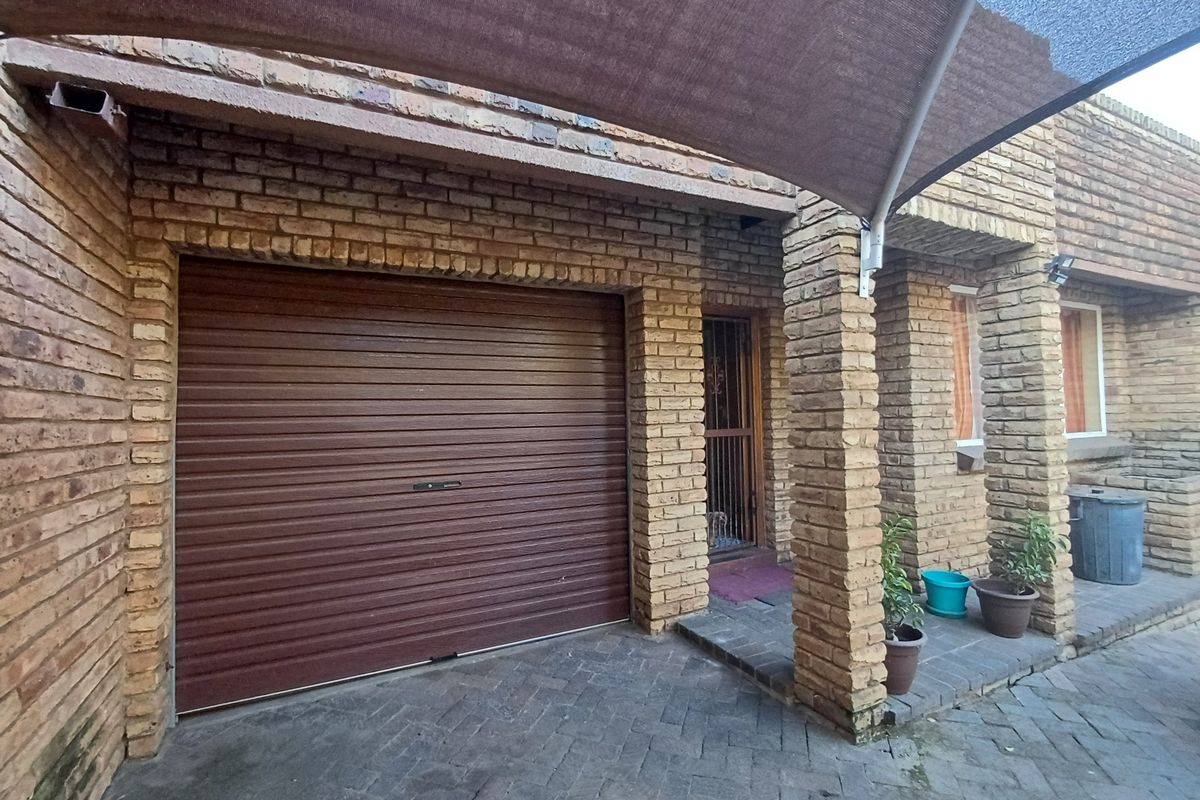 Townhouse For Sale in Neserhof - Photo 2