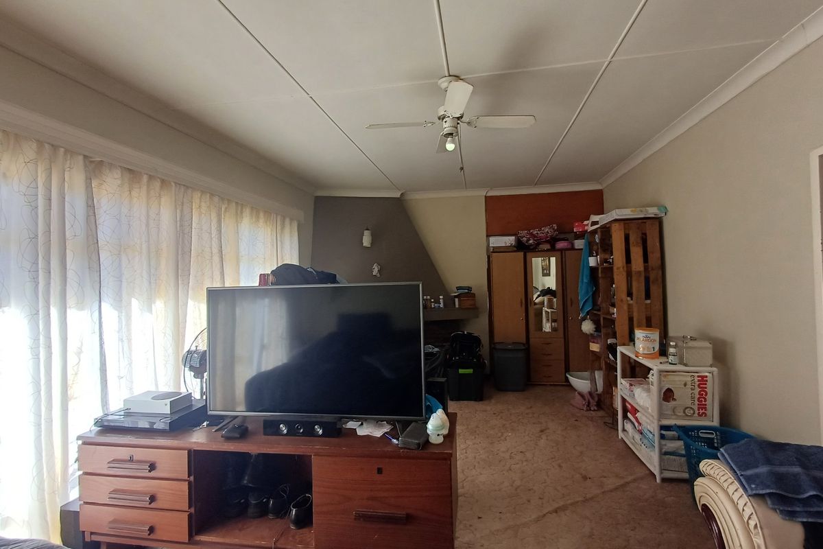 House For Sale in Meiringspark - Photo 4