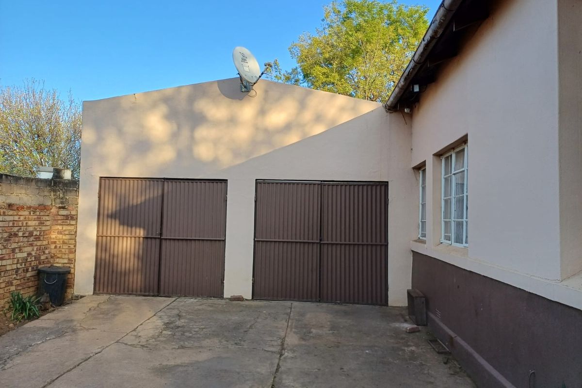 House For Sale in Lydenburg Central - Photo 2