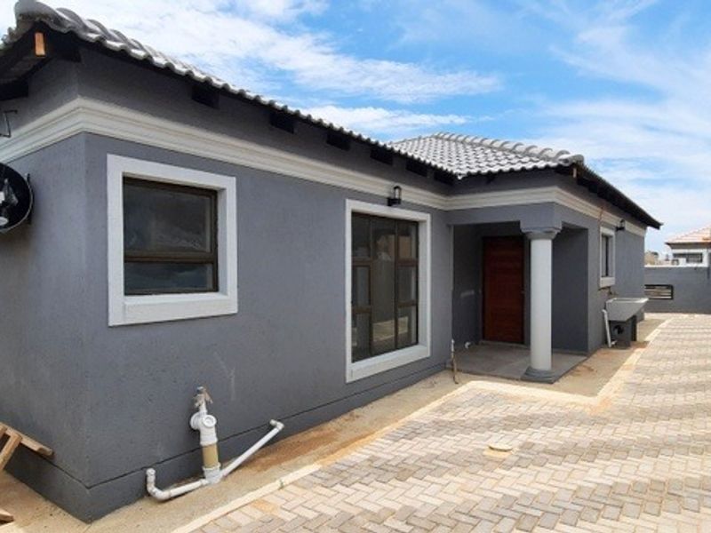House For Sale in Mahlasedi Park - Photo 4