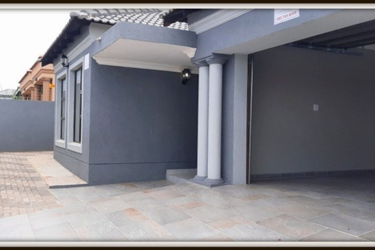 House For Sale in Mahlasedi Park - Photo 2