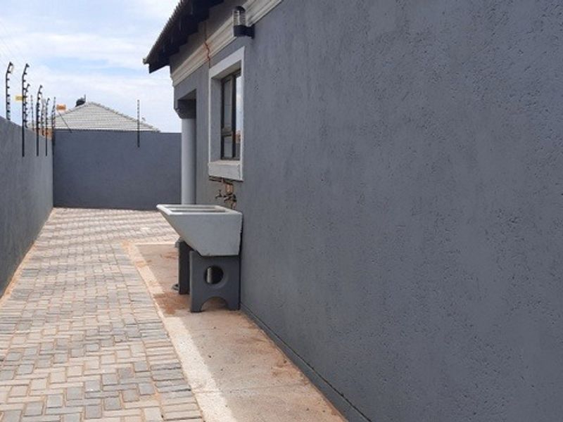 House For Sale in Mahlasedi Park - Photo 3
