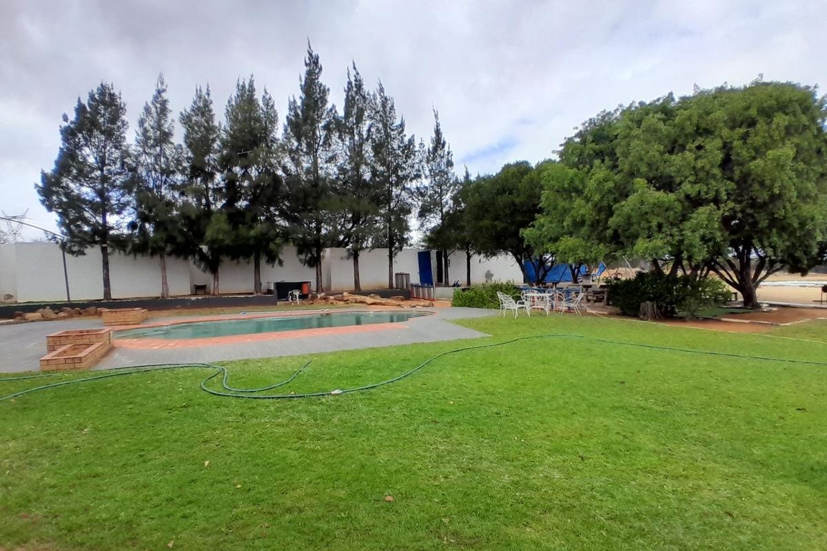 Farm For Sale in Roodepan - Photo 2