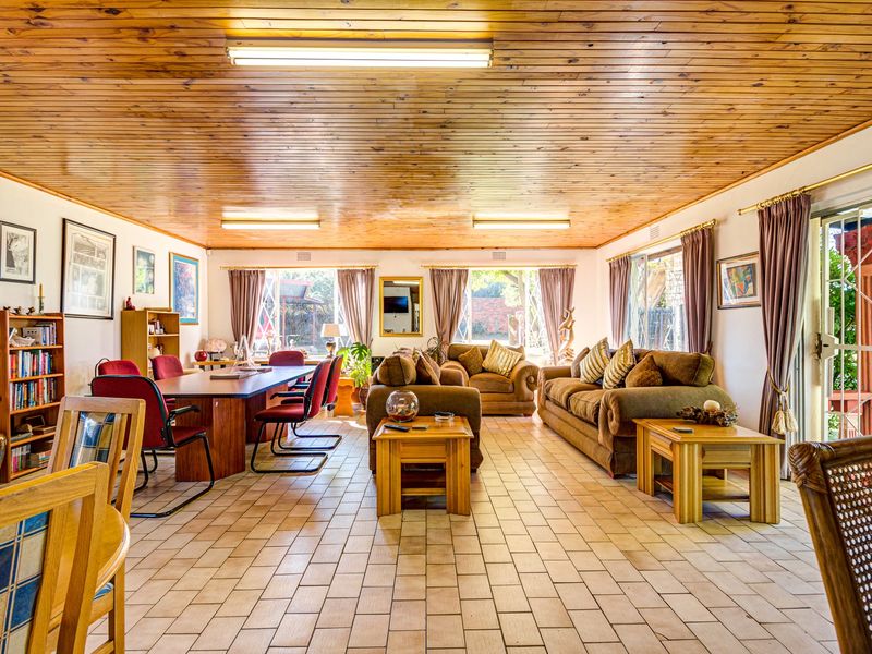 House For Sale in Benoni North - Photo 6