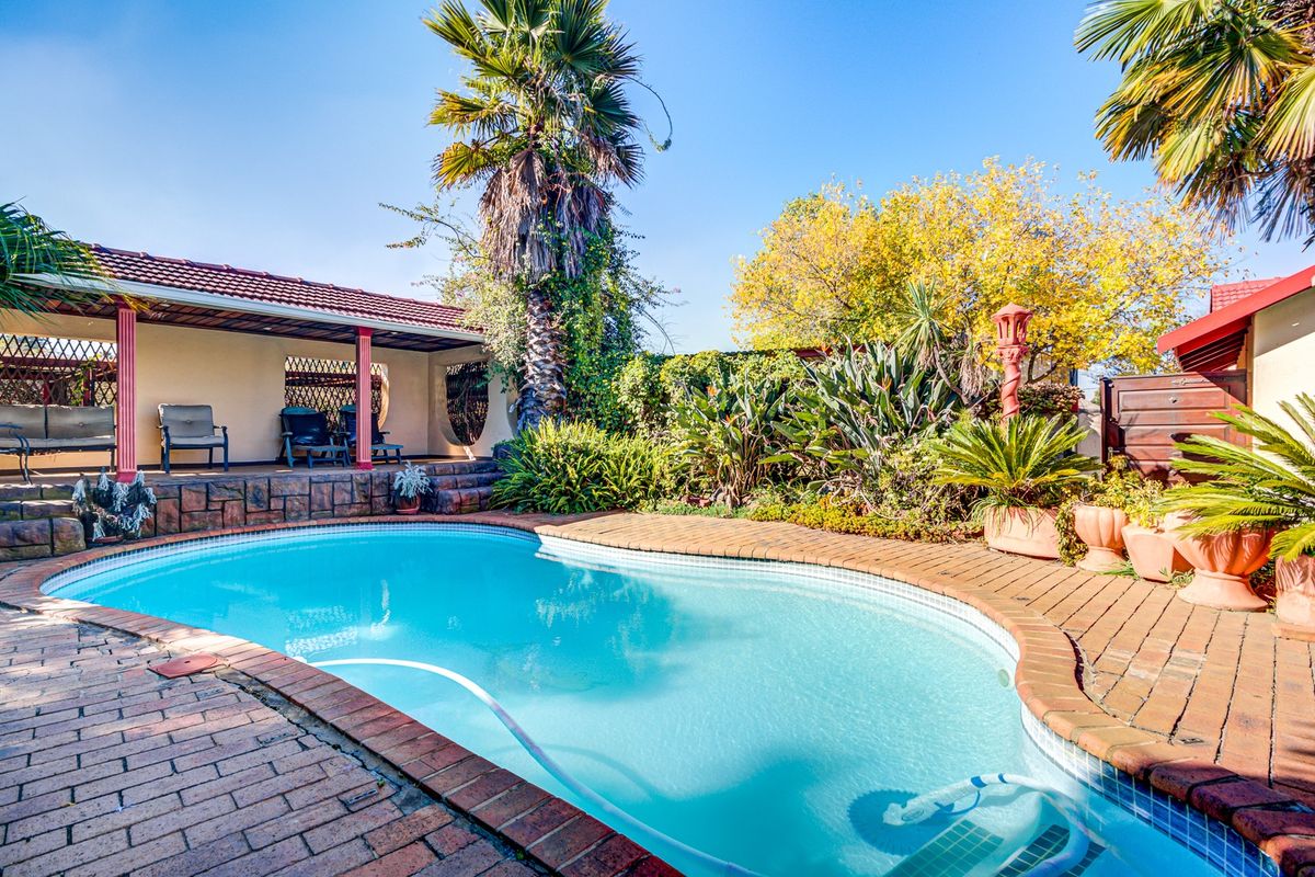 House For Sale in Benoni North - Photo 5