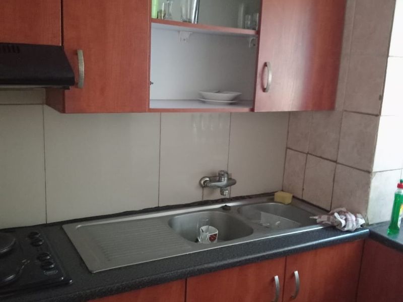 Townhouse For Sale in Queenswood - Photo 4