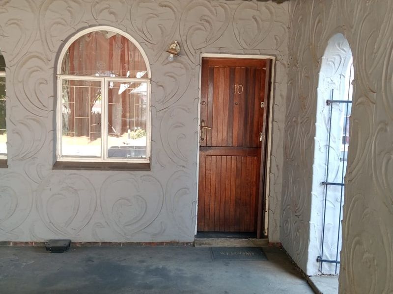 Townhouse For Sale in Queenswood - Photo 9