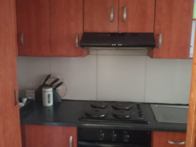 Townhouse For Sale in Queenswood - Photo 5