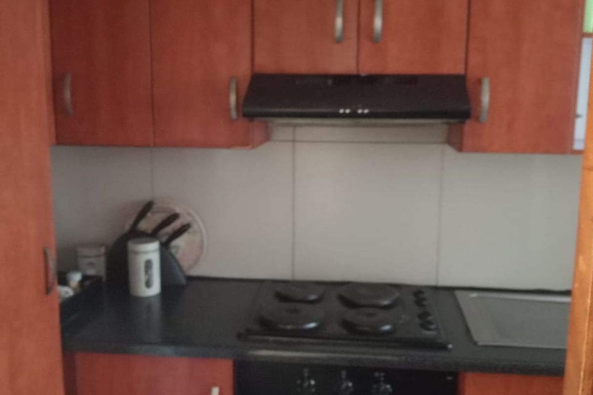 Townhouse For Sale in Queenswood - Photo 5