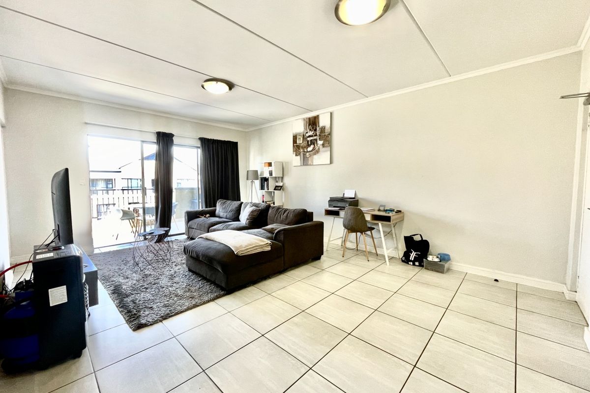 Apartment For Sale in Waterfall - Photo 2