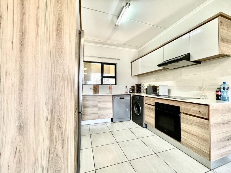 Apartment For Sale in Waterfall - Photo 3