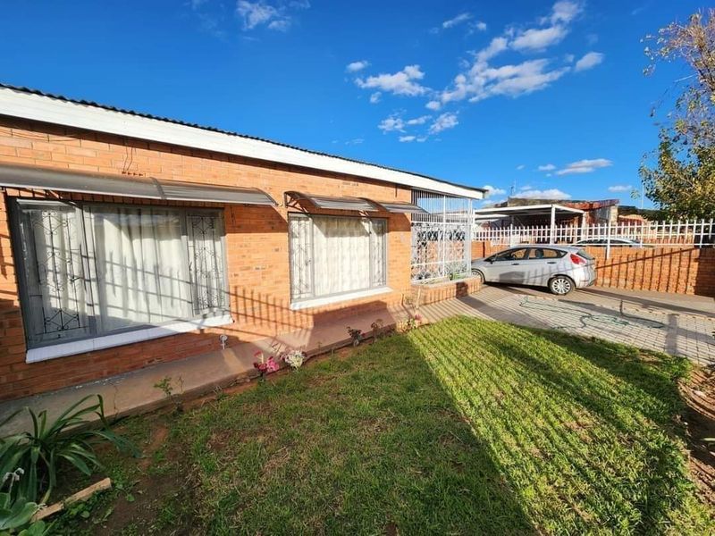 House For Sale in Homevale - Photo 2