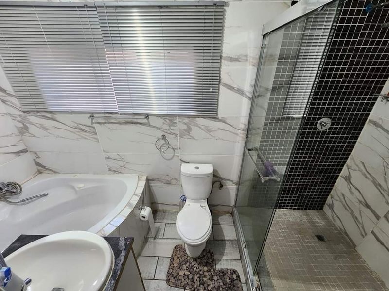 House For Sale in Homevale - Photo 6