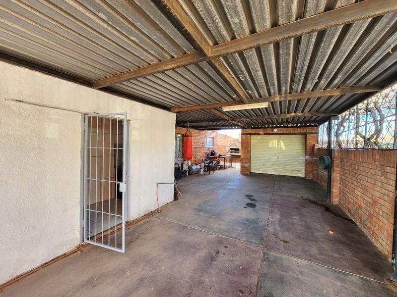 House For Sale in Homevale - Photo 3