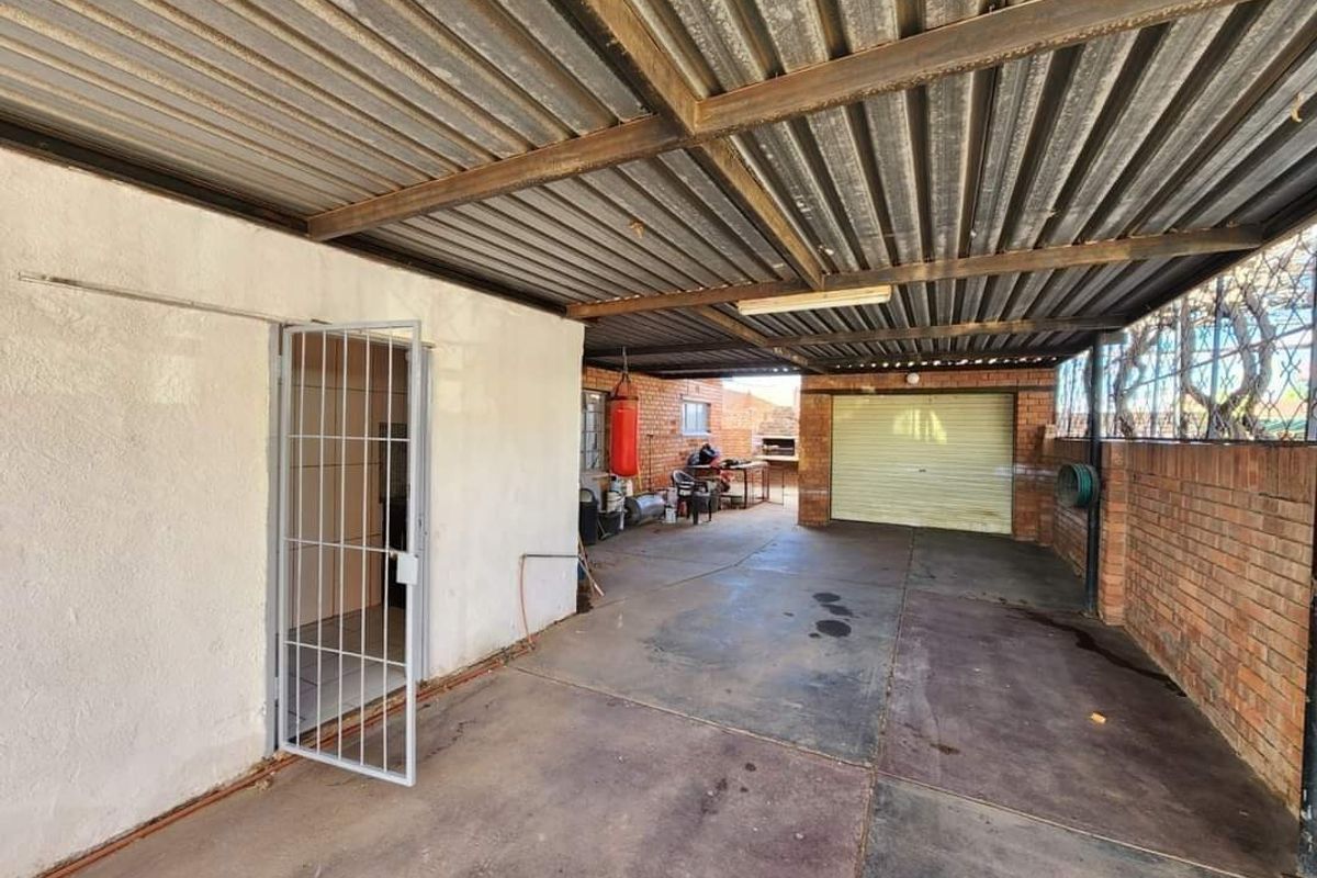 House For Sale in Homevale - Photo 3