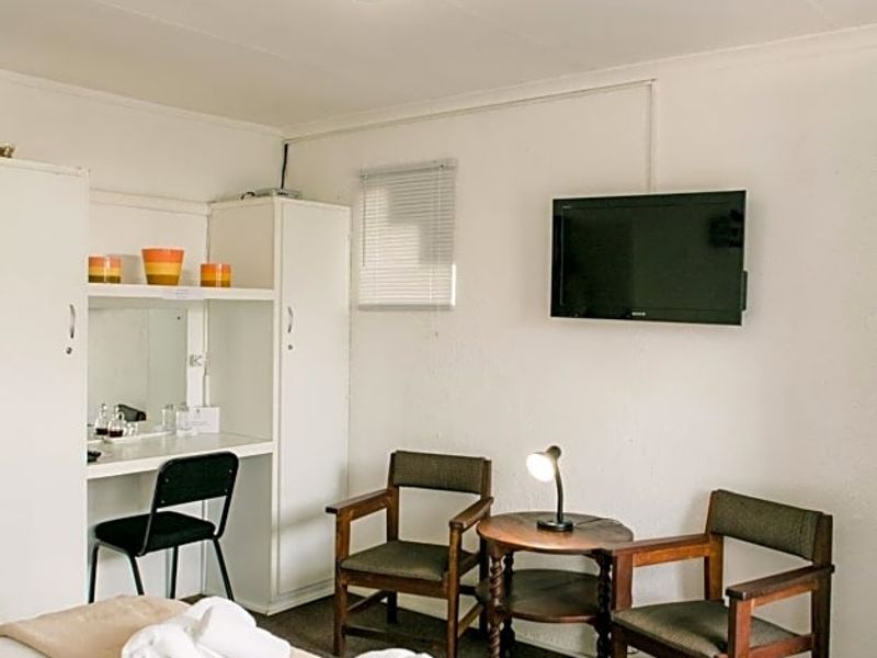 Guest House For Sale in Ermelo Central - Photo 9