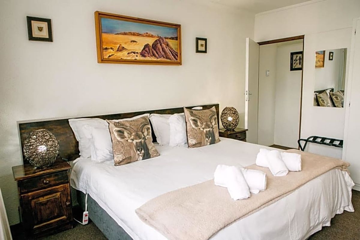 Guest House For Sale in Ermelo Central - Photo 5