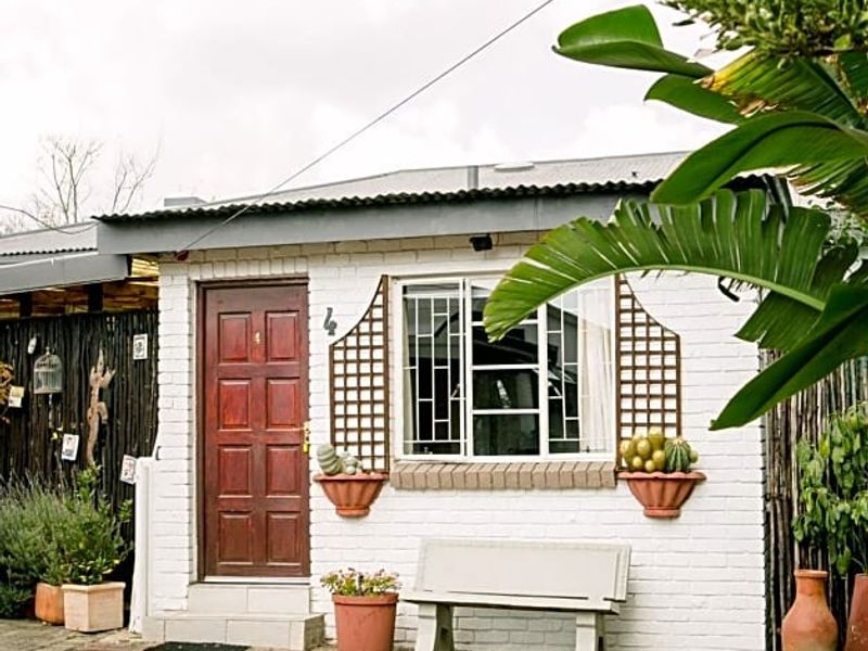 Guest House For Sale in Ermelo Central - Photo 3