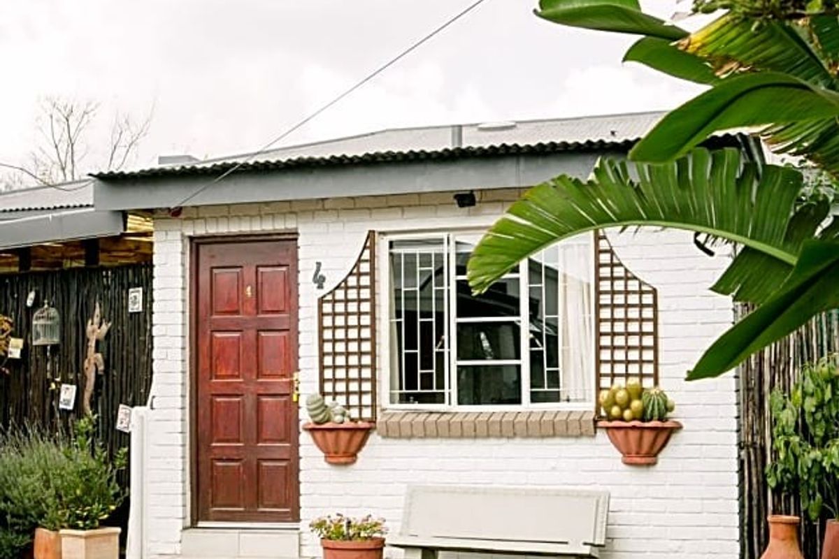 Guest House For Sale in Ermelo Central - Photo 3