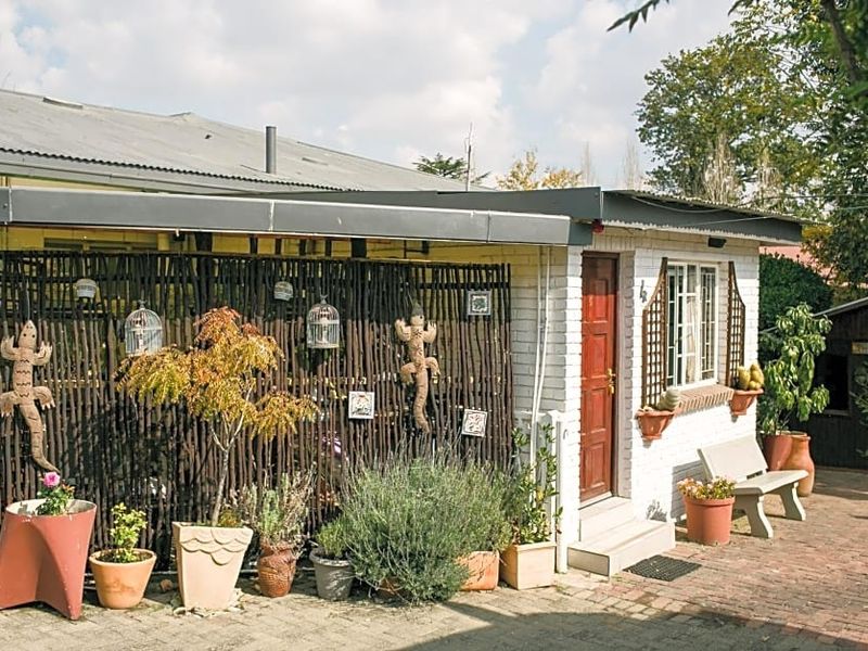 Guest House For Sale in Ermelo Central - Photo 2