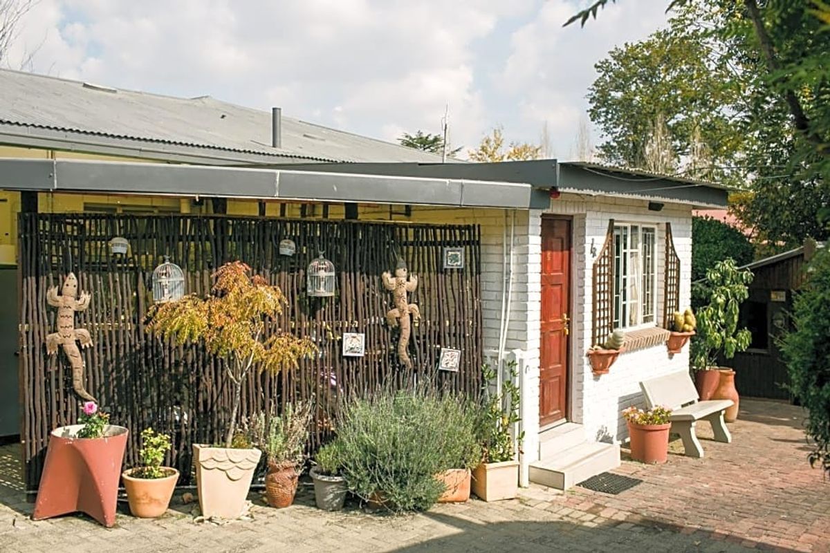 Guest House For Sale in Ermelo Central - Photo 2